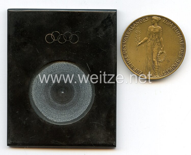 XI. Olympischen Spiele 1936 Berlin - bronzene Erinnerungsmedaille in Bakelithalterung Bild 2